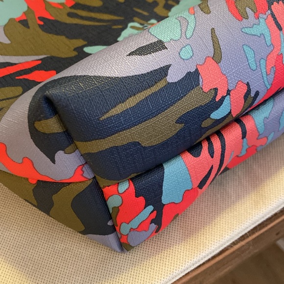 NWOT~2 PC.~FOSSIL Rachel multi~color Coated Canvas with Leather Trim and Straps - Picture 8 of 13